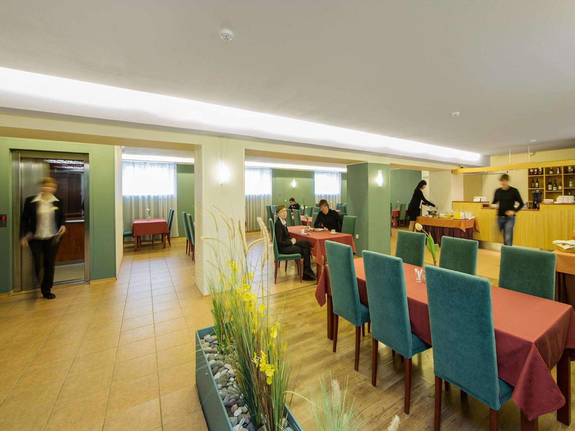 Arabella Hotel Κουρεσάαρε Εξωτερικό φωτογραφία